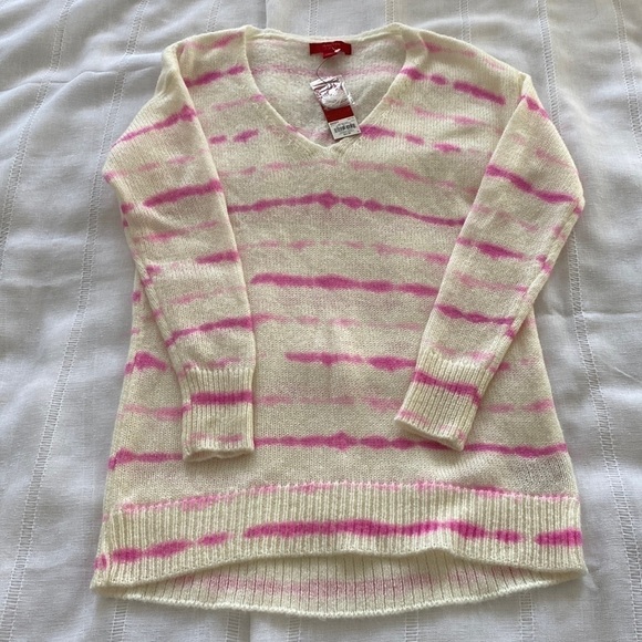 NWT Jennifer Lopez long cream and hot pink v-neck sweater. - Picture 2 of 10